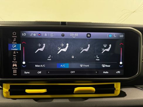 Used 2024 Jeep Wrangler Unlimited Sahara w/ Technology Group AWD/4WD image 33