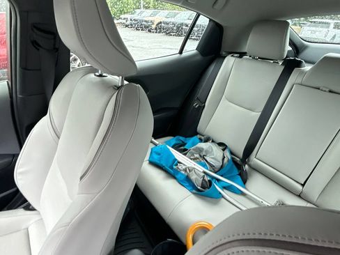 Used 2024 Toyota Prius XLE FWD image 4