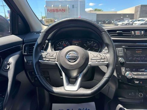 Used 2021 Nissan Rogue Sport SV AWD/4WD image 14