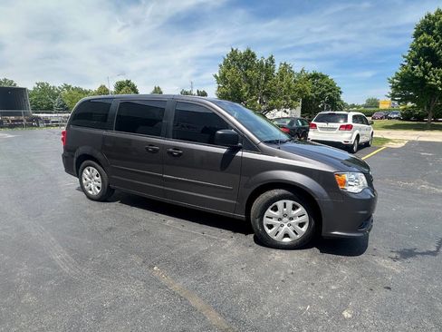 Used 2017 Dodge Grand Caravan SE w/ UConnect Hands-Free Group FWD image 11