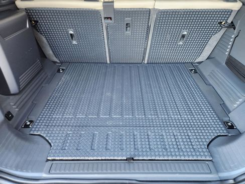 Used 2021 Land Rover Defender 110 SE image 32