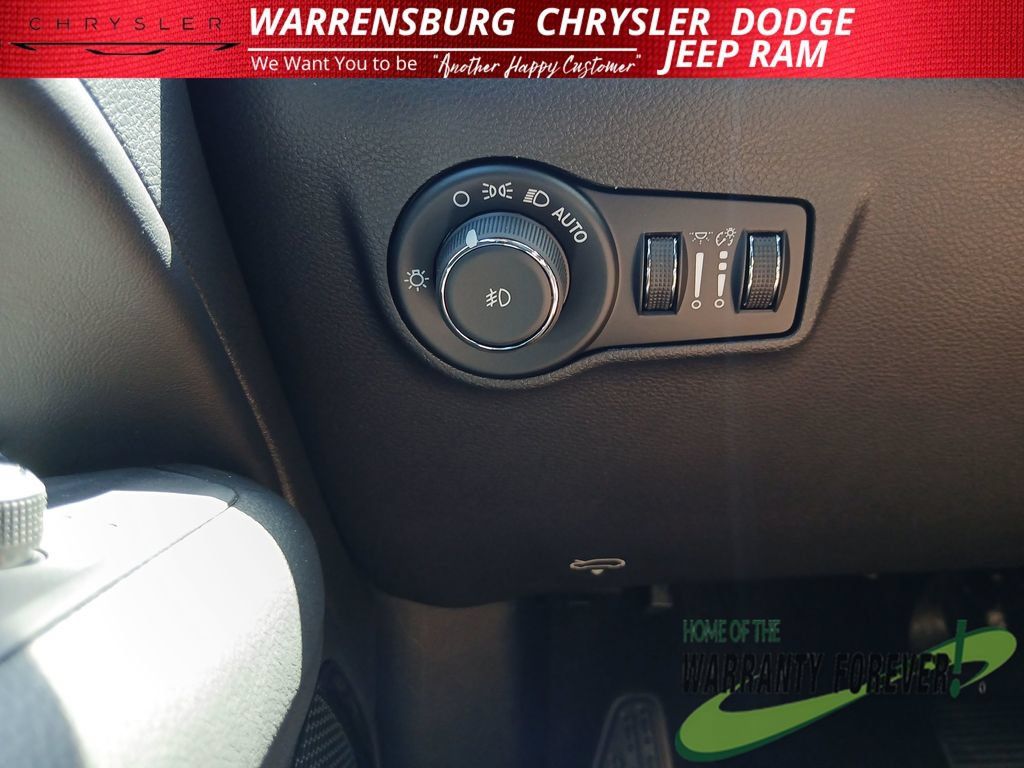 New 2026 Jeep Compass Latitude AWD/4WD image 32