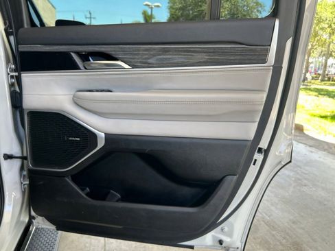 Used 2022 Jeep Wagoneer Series III RWD image 18