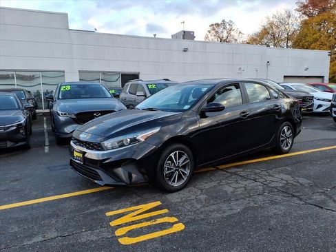 Certified 2023 Kia Forte LXS image 3