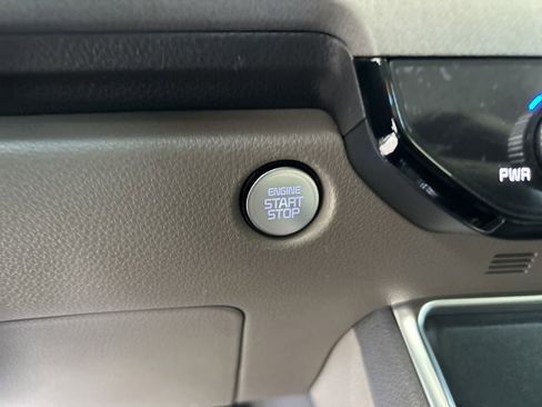 Used 2025 Kia Carnival EX image 64