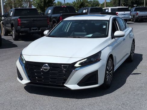 Used 2023 Nissan Altima 2.5 SV w/ SV Premium Package FWD image 7