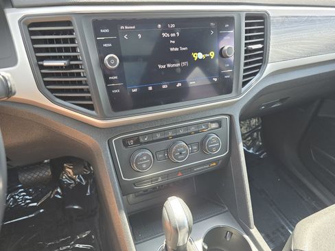 Used 2020 Volkswagen Atlas Cross Sport SE w/ Panoramic Sunroof Package AWD/4WD image 37