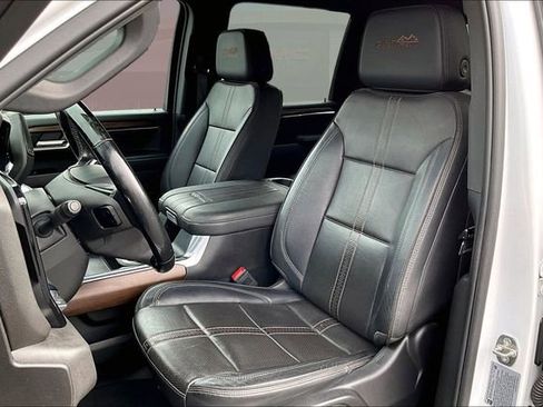 Used 2024 Chevrolet Silverado 2500 High Country w/ Technology Package image 25