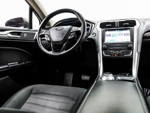 Used 2019 Ford Fusion SE image 18