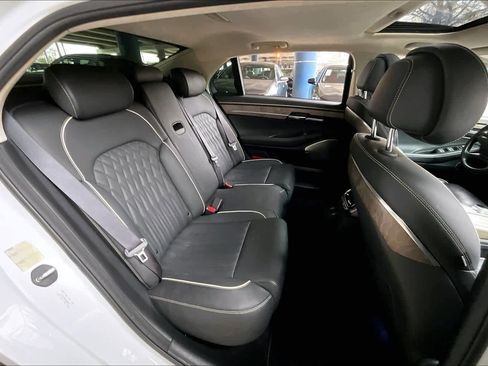 Used 2021 Genesis G90 3.3T Premium image 21