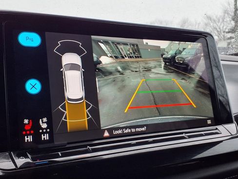 Used 2025 Volkswagen Atlas Cross Sport SE image 7