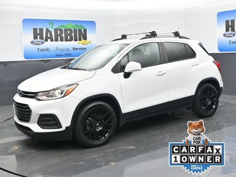 Used 2021 Chevrolet Trax LT w/ Sport Edition FWD image 1