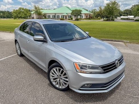 Used 2015 Volkswagen Jetta SE FWD image 2