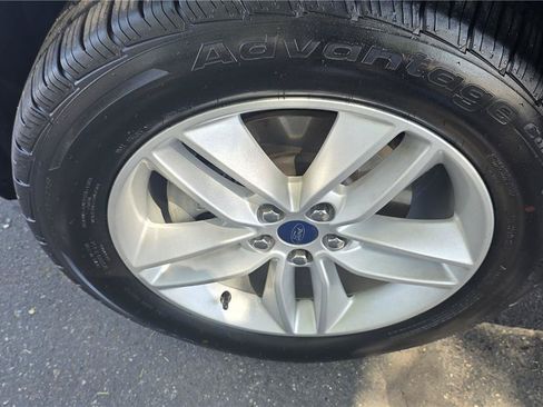 Used 2015 Ford Edge SEL FWD image 9