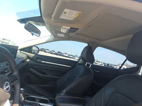 Used 2023 Nissan Altima 2.5 SR w/ SR Premium Package FWD image 11