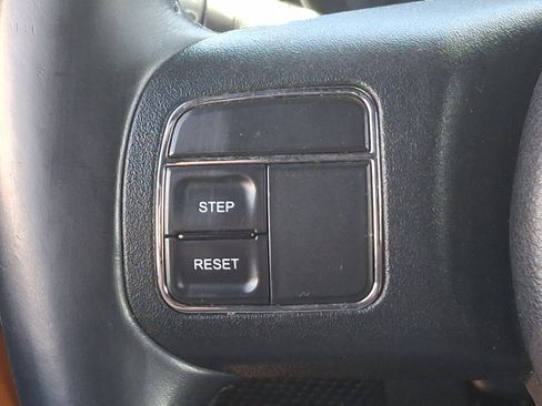 Used 2013 Jeep Wrangler Unlimited Sahara image 20