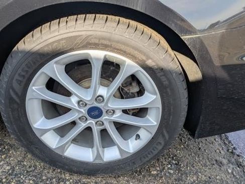Used 2019 Ford Fusion SE FWD image 21
