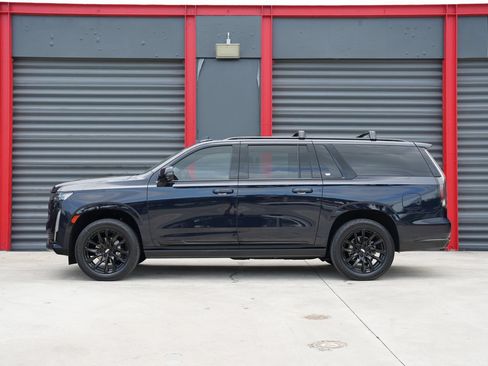 Used 2023 Cadillac Escalade ESV Sport Platinum w/ LPO, ONYX Package RWD image 3