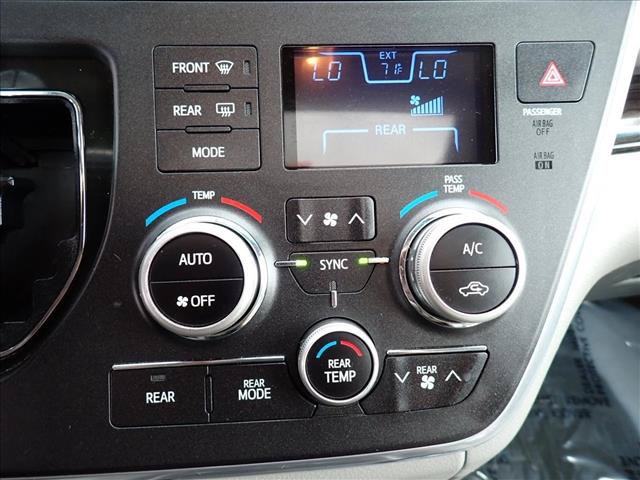 Used 2017 Toyota Sienna XLE Premium w/ Protection Package FWD image 21