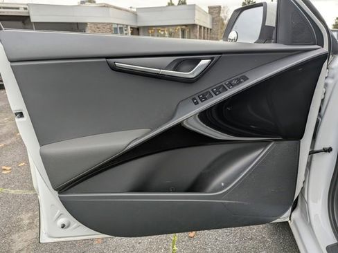 Used 2023 Kia Niro EX image 10