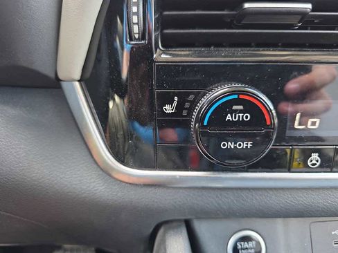 Used 2021 Nissan Rogue SV w/ Premium Package FWD image 22