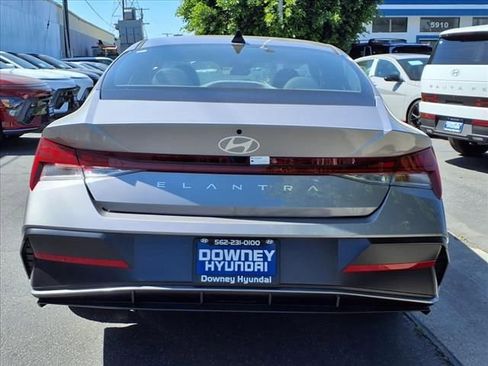 Certified 2025 Hyundai Elantra SEL image 4