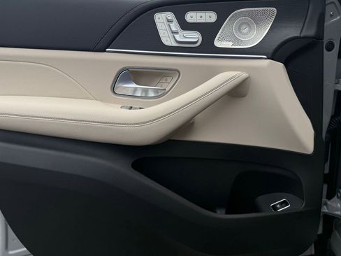 New 2026 Mercedes-Benz GLS 580 4MATIC image 19
