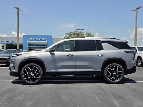 Certified 2025 Chevrolet Traverse High Country FWD image 3