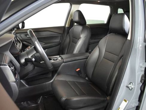 Used 2023 Nissan Rogue SL AWD/4WD image 9