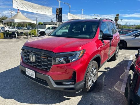 Used 2025 Honda Passport TrailSport image 2