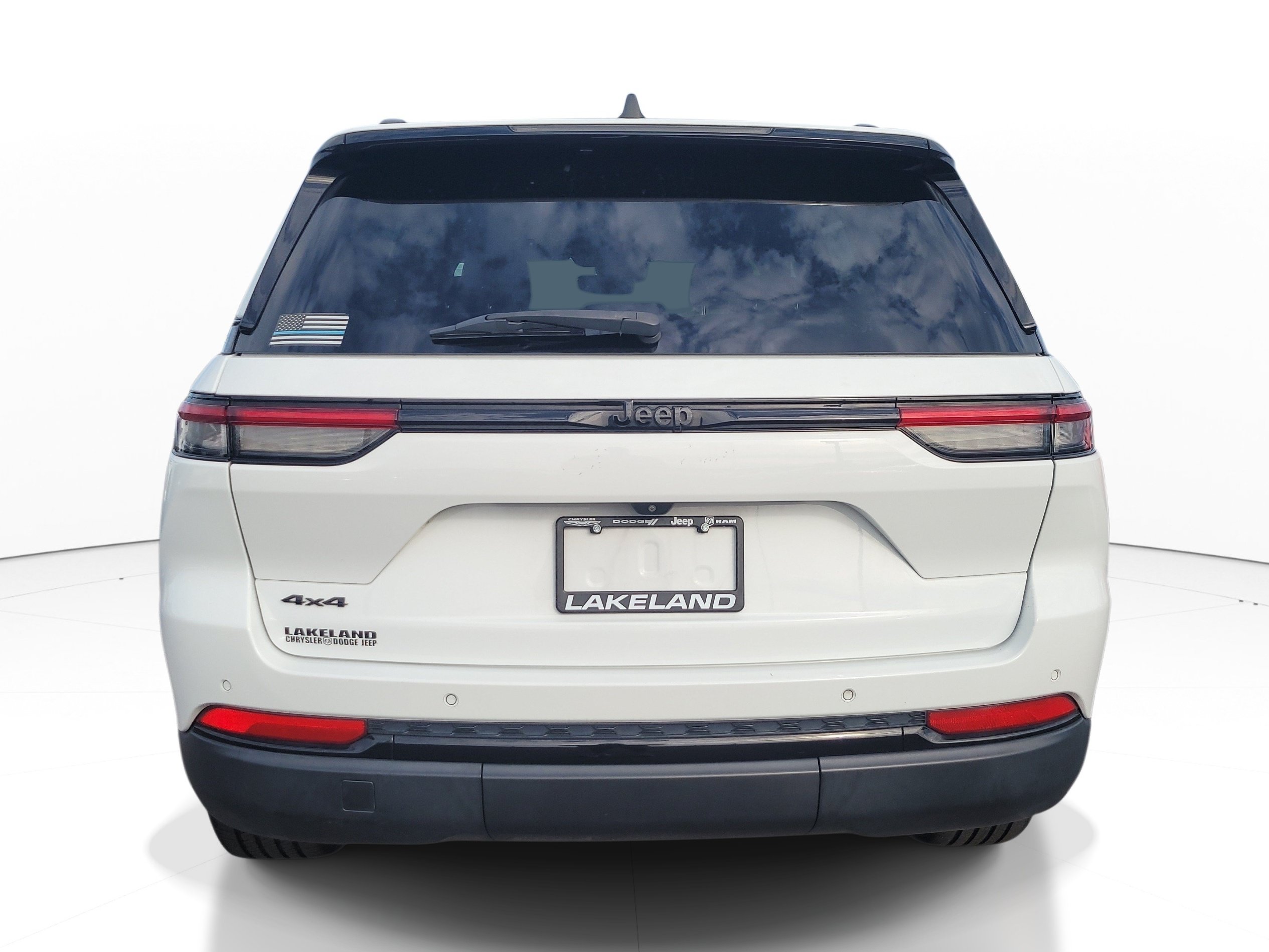 Used 2022 Jeep Grand Cherokee Altitude AWD/4WD image 5