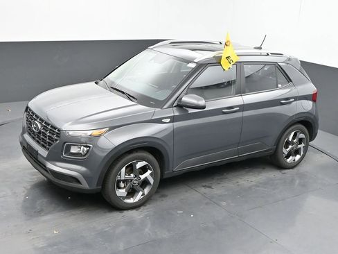 Used 2025 Hyundai Venue SEL image 39