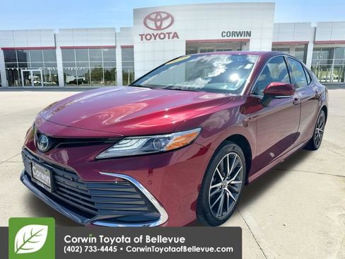 Used 2022 Toyota Camry XLE w/ Navigation Upgrade Package FWD image 7