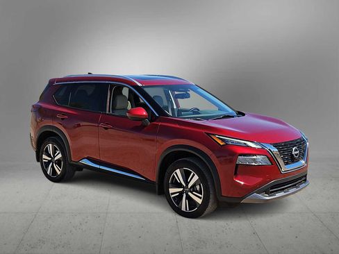 Used 2023 Nissan Rogue SL image 2