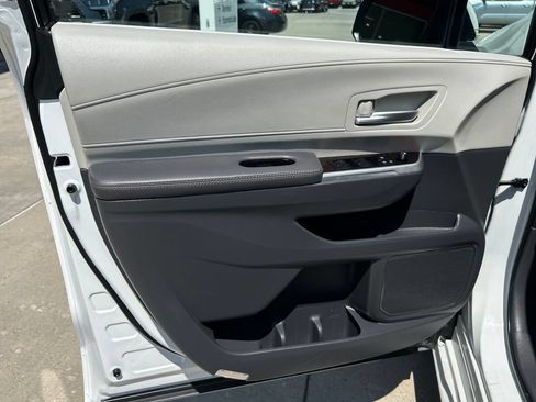 Used 2023 Toyota Sienna XLE FWD image 11