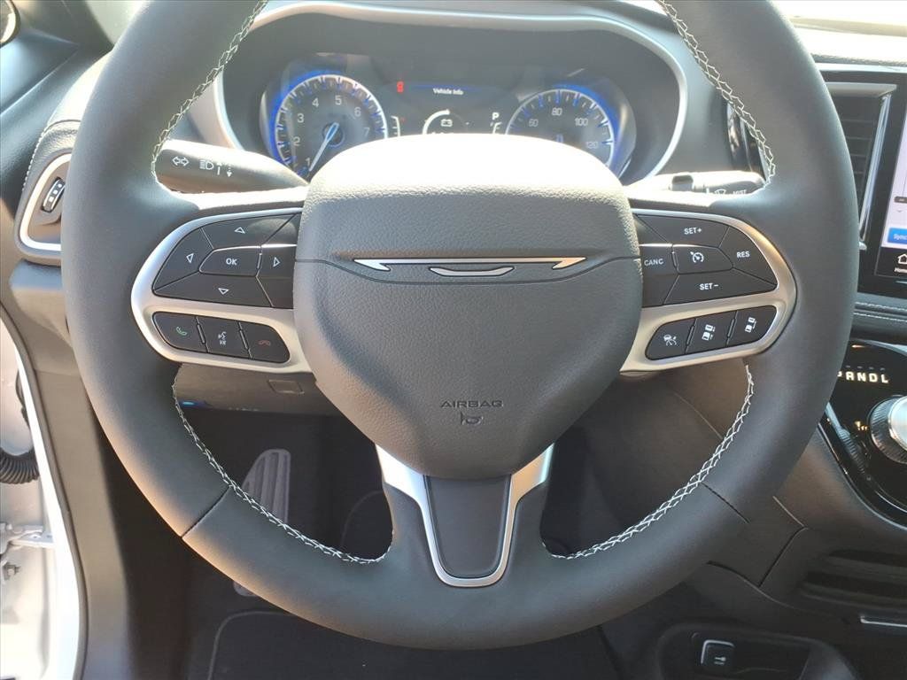 New 2027 Chrysler Pacifica Select FWD image 23