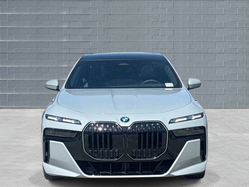 Used 2025 BMW 740i w/ Executive Package RWD image 2