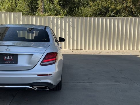 Used 2017 Mercedes-Benz E 300 4MATIC image 11