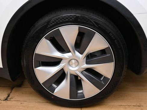 Used 2023 Tesla Model Y Long Range AWD/4WD image 44