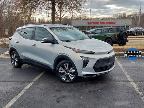 Used 2023 Chevrolet Bolt EUV LT w/ Convenience Package image 2