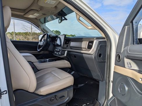 Used 2022 Ford Expedition XLT image 38
