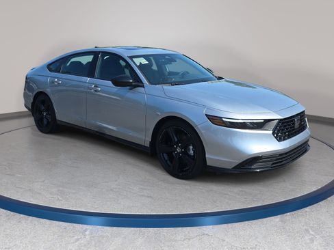 Used 2024 Honda Accord Sport image 3