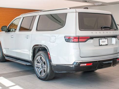 Used 2024 Jeep Wagoneer L Series II w/ Flexible Seating Group AWD/4WD image 9