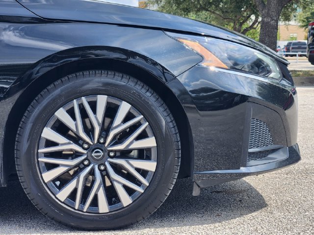Used 2025 Nissan Altima 2.5 SV FWD image 9
