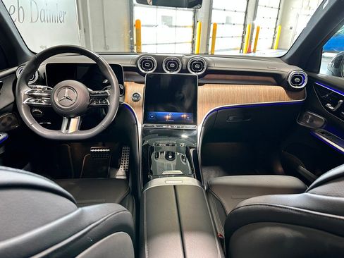 Used 2025 Mercedes-Benz GLC 300 4MATIC image 6