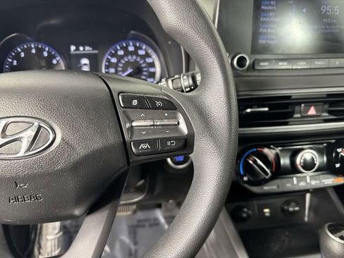 Used 2022 Hyundai Kona SEL FWD image 12