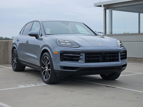 Used 2025 Porsche Cayenne AWD/4WD image 10