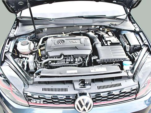 Used 2018 Volkswagen GTI SE image 27