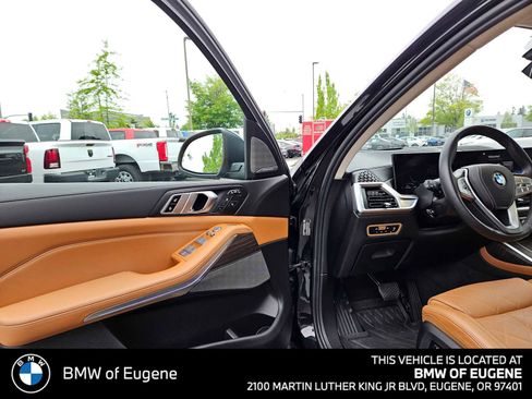 Used 2023 BMW X7 xDrive40i w/ Premium Package AWD/4WD image 23