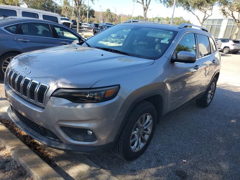 Used 2019 Jeep Cherokee Latitude Plus w/ Cold Weather Group image 3